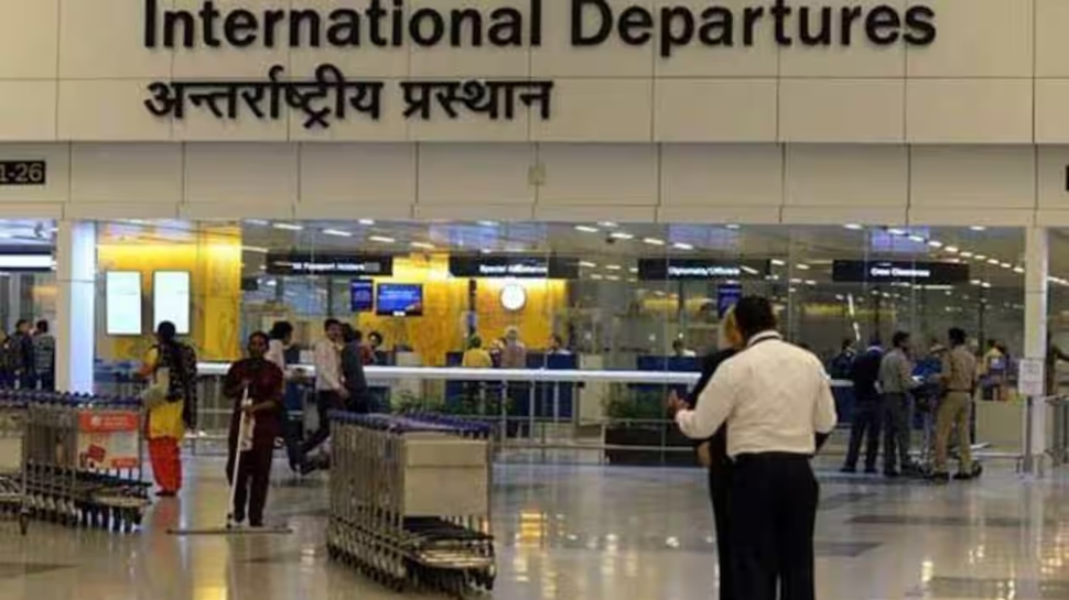 Shashi Tharoor's PA in customs custody: സ്വർണ്ണക്കടത്ത്; ശശി തരൂർ എംപിയുടെ പിഎ ഉൾപ്പെടെ 2 പേർ കസ്റ്റംസ് കസ്റ്റഡിയിൽ Shashi Tharoor's PA in customs custody: സ്വർണ്ണക്കടത്ത്; ശശി തരൂർ എംപിയുടെ പിഎ ഉൾപ്പെടെ 2 പേർ കസ്റ്റംസ് കസ്റ്റഡിയിൽ