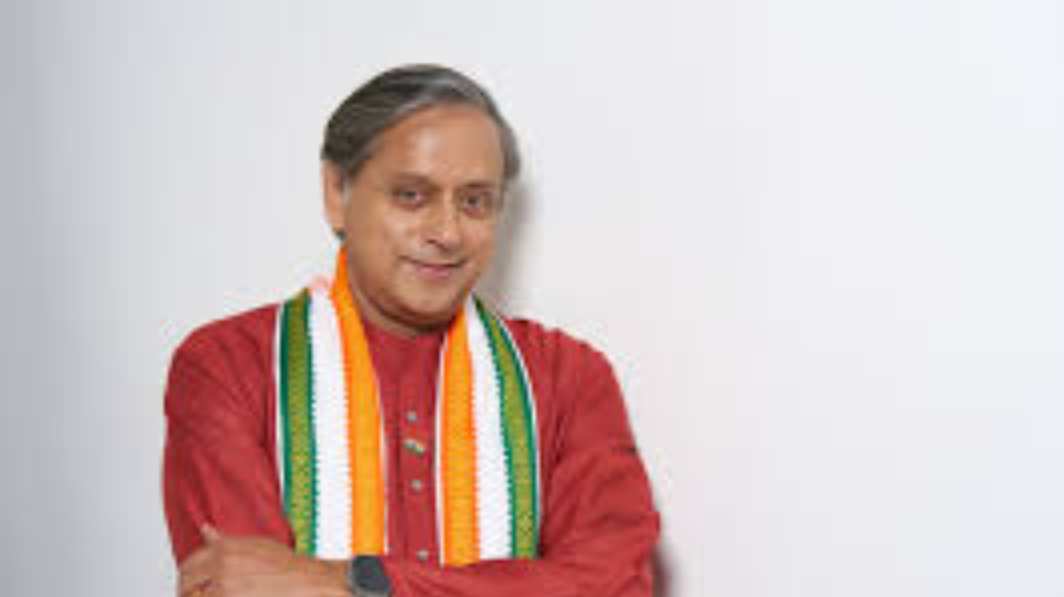 Thiruvananthapuram Lok Sabha Election Result: 'കൈ'വിടാതെ അനന്തപുരി; അവസാന റൗണ്ടിൽ കുതിച്ച് കയറി ശശി തരൂർ Thiruvananthapuram Lok Sabha Election Result: 'കൈ'വിടാതെ അനന്തപുരി; അവസാന റൗണ്ടിൽ കുതിച്ച് കയറി ശശി തരൂർ