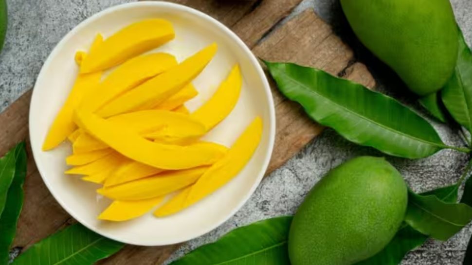 Raw Mango Benefits: വേനൽക്കാലത്തെ സൂപ്പർ സ്റ്റാർ; പച്ച മാങ്ങ നൽകും ഇത്രയും ഗുണങ്ങൾ Raw Mango Benefits: വേനൽക്കാലത്തെ സൂപ്പർ സ്റ്റാർ; പച്ച മാങ്ങ നൽകും ഇത്രയും ഗുണങ്ങൾ