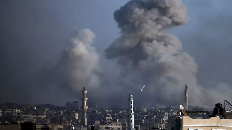 Gaza: ഗാസയിലെ സ്കൂളിന് നേരെ ഇസ്രയേൽ വ്യോമാക്രമണം; 27 പേർ കൊല്ലപ്പെട്ടതായി റിപ്പോർട്ട് Gaza: ഗാസയിലെ സ്കൂളിന് നേരെ ഇസ്രയേൽ വ്യോമാക്രമണം; 27 പേർ കൊല്ലപ്പെട്ടതായി റിപ്പോർട്ട്