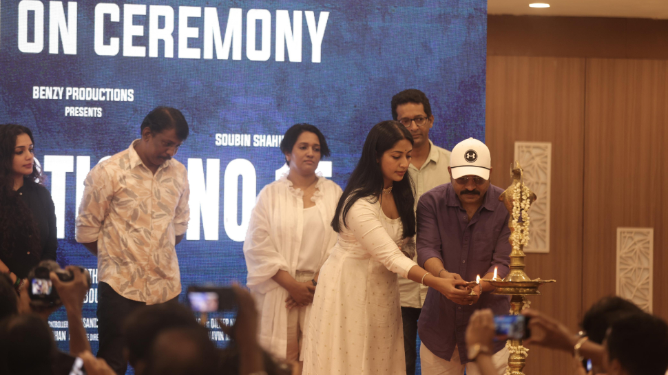 Pathirathri Movie: സൗബിനും നവ്യയും ഒന്നിക്കുന്നു..! 'പാതിരാത്രി'യുമായി റത്തീന Pathirathri Movie: സൗബിനും നവ്യയും ഒന്നിക്കുന്നു..! 'പാതിരാത്രി'യുമായി റത്തീന