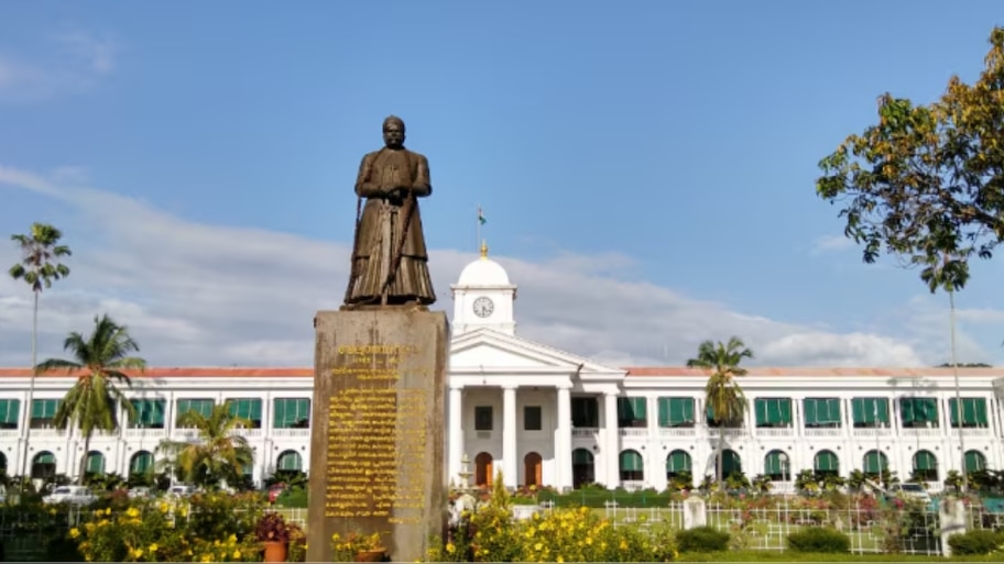 Government Employees Higher Education: പഠനം ഇനിയത്ര എളുപ്പമാകില്ല...! സര്‍ക്കാര്‍ ജീവനക്കാരുടെ ഉപരി പഠനത്തിന് ഇനി കർശന മാര്‍ഗനിര്‍ദ്ദേശങ്ങള്‍