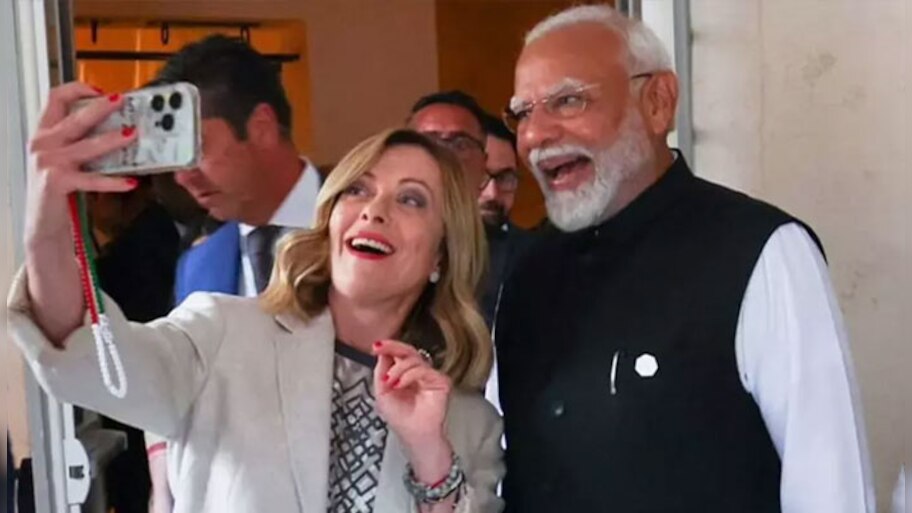 Italian PM: മോദിക്കൊപ്പം സെൽഫിയെടുത്ത് ഇറ്റാലിയൻ  പ്രധാനമന്ത്രി; ചിത്രം വൈറലാകുന്നു!