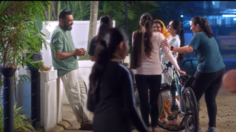 Nadanna Sambavam: ഉണ്ണിയേട്ടനും അജിത്തേട്ടനും നേർക്കുനേർ എത്തുന്നു; 'നടന്ന സംഭവം' തിയേറ്ററുകളിലേക്ക്, ട്രെയിലർ Nadanna Sambavam: ഉണ്ണിയേട്ടനും അജിത്തേട്ടനും നേർക്കുനേർ എത്തുന്നു; 'നടന്ന സംഭവം' തിയേറ്ററുകളിലേക്ക്, ട്രെയിലർ
