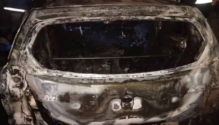 Car Catches Fire In Kollam: കൊല്ലത്ത് ദേശീയപാതയിൽ കാറിന് തീപിടിച്ച് ഒരാൾ മരിച്ചു, ആത്മഹത്യയാണെന്ന് സംശയം Car Catches Fire In Kollam: കൊല്ലത്ത് ദേശീയപാതയിൽ കാറിന് തീപിടിച്ച് ഒരാൾ മരിച്ചു, ആത്മഹത്യയാണെന്ന് സംശയം
