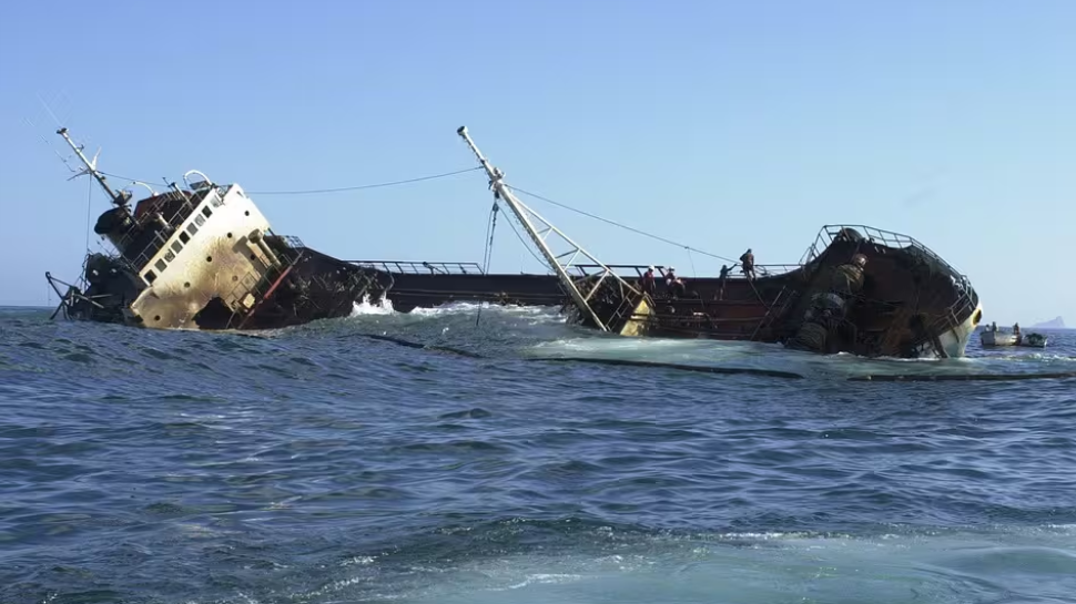 Shipwreck in Italy: ഇറ്റലി തീരത്ത് രണ്ട് ബോട്ട് അപകടങ്ങളിലായി 11 പേർ കൊല്ലപ്പെട്ടു; നിരവധി പേരെ കാണാനില്ല Shipwreck in Italy: ഇറ്റലി തീരത്ത് രണ്ട് ബോട്ട് അപകടങ്ങളിലായി 11 പേർ കൊല്ലപ്പെട്ടു; നിരവധി പേരെ കാണാനില്ല