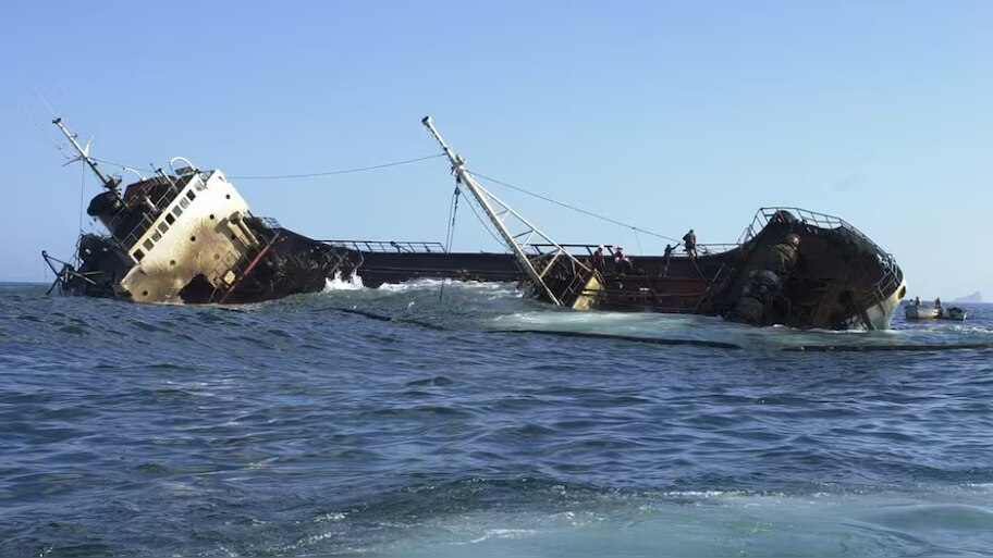 Shipwreck in Italy: ഇറ്റലി തീരത്ത് രണ്ട് ബോട്ട് അപകടങ്ങളിലായി 11 പേർ കൊല്ലപ്പെട്ടു; നിരവധി പേരെ കാണാനില്ല