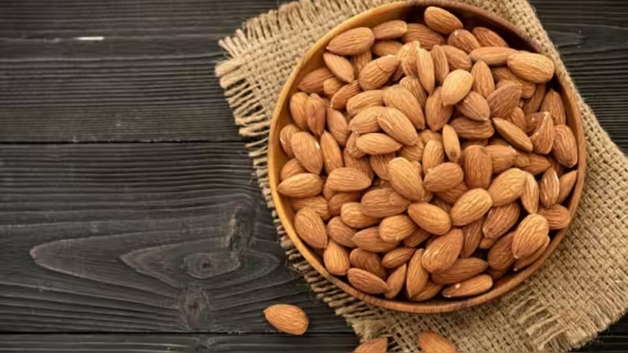 Almond Benefits: ബദാം കഴിക്കുന്നത് നിരവധി ​ഗുണങ്ങൾ നൽകും; ശരീരഭാരം കുറയ്ക്കാൻ സഹായിക്കുമോ?