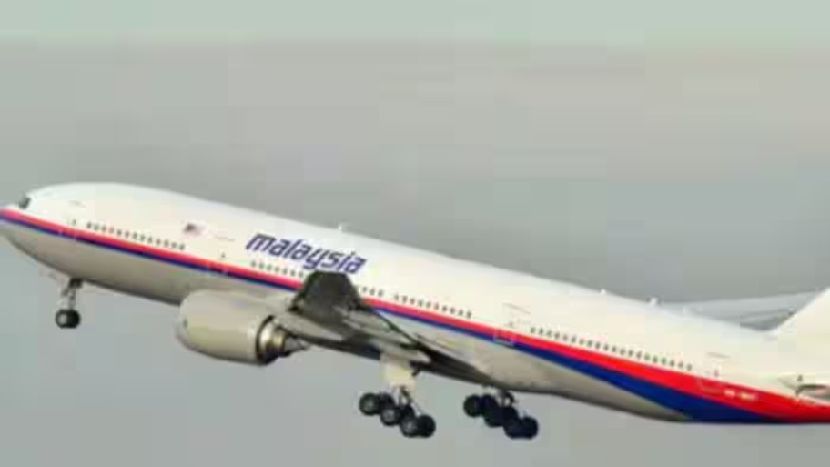 Fire in flight engine: പറന്നുയർന്ന വിമാനത്തിന്റെ എഞ്ചിനിൽ തീ; പൈലറ്റിന്റെ അടിയന്തര ഇടപെടലിൽ ഒഴിവായത് വൻ ദുരന്തം