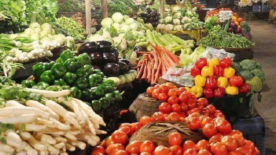 Kerala Vegetable Price Hike: സംസ്ഥാനത്ത് പച്ചക്കറിവില വമ്പൻ കുതിപ്പിൽ! തക്കാളിക്ക് തീ വില Kerala Vegetable Price Hike: സംസ്ഥാനത്ത് പച്ചക്കറിവില വമ്പൻ കുതിപ്പിൽ! തക്കാളിക്ക് തീ വില
