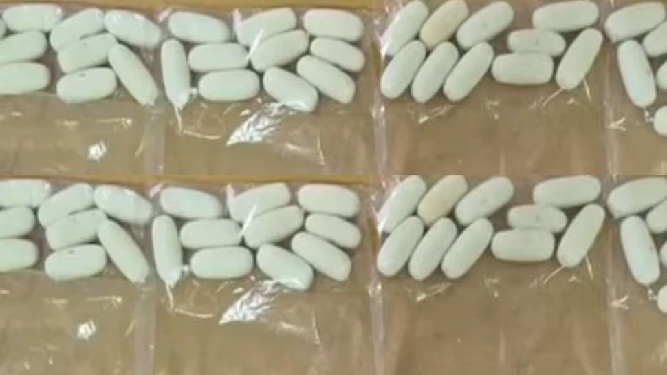 Drugs Seized: ദഹിക്കാത്ത തരത്തിലുള്ള ടേപ്പില് പൊതിഞ്ഞ് ലഹരിമരുന്ന് വിഴുങ്ങി ദമ്പതികൾ; കൊച്ചിയിൽ 30 കോടി രൂപയുടെ കൊക്കെയ്ൻ പിടികൂടി ഡിആര്ഐ Drugs Seized: ദഹിക്കാത്ത തരത്തിലുള്ള ടേപ്പില് പൊതിഞ്ഞ് ലഹരിമരുന്ന് വിഴുങ്ങി ദമ്പതികൾ; കൊച്ചിയിൽ 30 കോടി രൂപയുടെ കൊക്കെയ്ൻ പിടികൂടി ഡിആര്ഐ