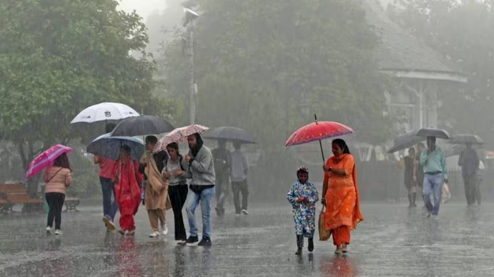 Kerala Weather: കാലവർഷം കനക്കുന്നു; വരും മണിക്കൂറുകളിൽ കേരളത്തിലെ ഈ ജില്ലകളിൽ മഴ Kerala Weather: കാലവർഷം കനക്കുന്നു; വരും മണിക്കൂറുകളിൽ കേരളത്തിലെ ഈ ജില്ലകളിൽ മഴ