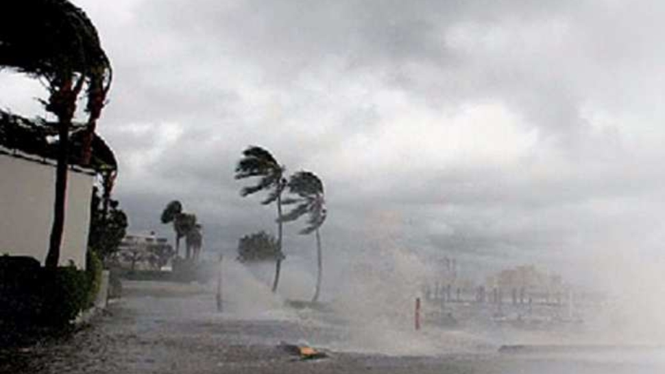 Kerala Weather: നാല് ദിവസം കൂടി അതിശക്തമായ മഴ: ഓറഞ്ച് യെല്ലോ അലർട്ടുകൾ പ്രഖ്യാപിച്ചു Kerala Weather: നാല് ദിവസം കൂടി അതിശക്തമായ മഴ: ഓറഞ്ച് യെല്ലോ അലർട്ടുകൾ പ്രഖ്യാപിച്ചു