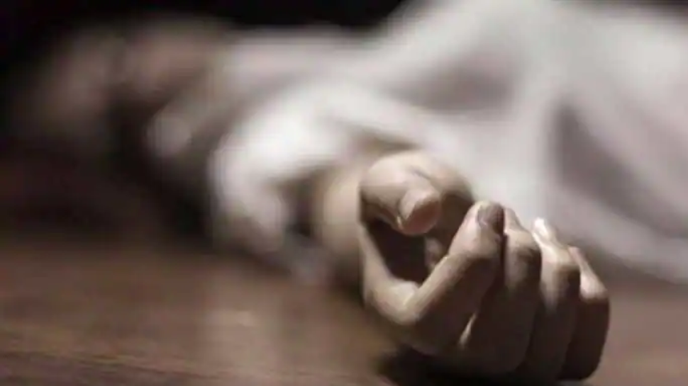 Accident: ട്രെയിൻ യാത്രയ്ക്കിടെ ബെർത്ത് പൊട്ടി വീണ് യാത്രക്കാരന് ദാരുണാന്ത്യം; മരിച്ചത് മലപ്പുറം സ്വദേശി Accident: ട്രെയിൻ യാത്രയ്ക്കിടെ ബെർത്ത് പൊട്ടി വീണ് യാത്രക്കാരന് ദാരുണാന്ത്യം; മരിച്ചത് മലപ്പുറം സ്വദേശി