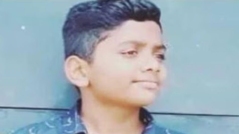 Rain Havoc: ട്യൂഷൻ കഴിഞ്ഞ് വരുന്നതിനിടെ മതിൽ ഇടിഞ്ഞു വീണ് 14 കാരന് ദാരുണാന്ത്യം Rain Havoc: ട്യൂഷൻ കഴിഞ്ഞ് വരുന്നതിനിടെ മതിൽ ഇടിഞ്ഞു വീണ് 14 കാരന് ദാരുണാന്ത്യം