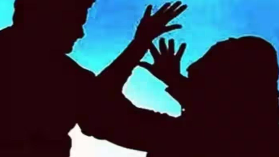 Crime News: ഇൻസ്റ്റാഗ്രാം വഴി അശ്ലീല കമന്റ്; ചോദ്യം ചെയ്ത യുവതിക്ക് ക്രൂരമർദ്ദനം Crime News: ഇൻസ്റ്റാഗ്രാം വഴി അശ്ലീല കമന്റ്; ചോദ്യം ചെയ്ത യുവതിക്ക് ക്രൂരമർദ്ദനം