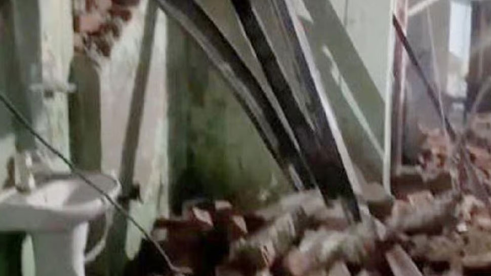Wall Collapsed: ഗ്രേറ്റര് നോയിഡയില് മതില് ഇടിഞ്ഞുവീണ് മൂന്ന് കുട്ടികള്ക്ക് ദാരുണാന്ത്യം; അഞ്ച് പേർക്ക് പരിക്ക് Wall Collapsed: ഗ്രേറ്റര് നോയിഡയില് മതില് ഇടിഞ്ഞുവീണ് മൂന്ന് കുട്ടികള്ക്ക് ദാരുണാന്ത്യം; അഞ്ച് പേർക്ക് പരിക്ക്