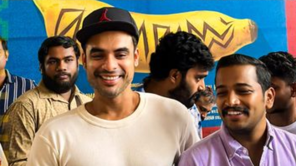 Marana Mass: നായകൻ ബേസിൽ, നിർമ്മാണം ടൊവിനോ; 'മരണമാസ്സ്' ഷൂട്ടിംഗ് തുടങ്ങി Marana Mass: നായകൻ ബേസിൽ, നിർമ്മാണം ടൊവിനോ; 'മരണമാസ്സ്' ഷൂട്ടിംഗ് തുടങ്ങി
