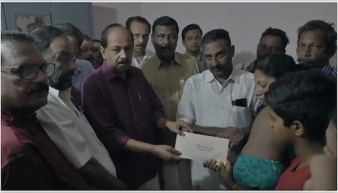 Kuwait Fire Accident: കുവൈറ്റ് തീപിടിത്തം; അരുൺ ബാബുവിന്റെ കുടുംബത്തിന് ധനസഹായം കൈമാറി