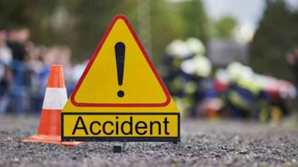 Road Accident: നിർത്തിയിട്ടിരുന്ന ട്രക്കിൽ കാർ ഇടിച്ചു; ഒരു കുടുംബത്തിലെ 6 പേർക്ക് ദാരുണാന്ത്യം Road Accident: നിർത്തിയിട്ടിരുന്ന ട്രക്കിൽ കാർ ഇടിച്ചു; ഒരു കുടുംബത്തിലെ 6 പേർക്ക് ദാരുണാന്ത്യം