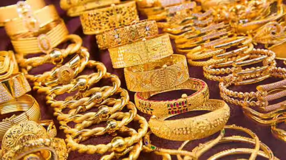 Gold Rate Today: റെക്കോർഡ് ഉയർച്ചയ്ക്ക് ശേഷം സ്വർണവില താഴേക്ക്; ഇന്നത്തെ സ്വർണവില അറിയാം Gold Rate Today: റെക്കോർഡ് ഉയർച്ചയ്ക്ക് ശേഷം സ്വർണവില താഴേക്ക്; ഇന്നത്തെ സ്വർണവില അറിയാം