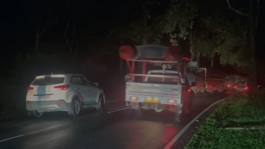 Heavy Rain: വയനാട്ടിൽ ശക്തമായ മഴ; മുത്തങ്ങയിൽ കുടുങ്ങിയ യാത്രക്കാരെ രക്ഷപ്പെടുത്തി