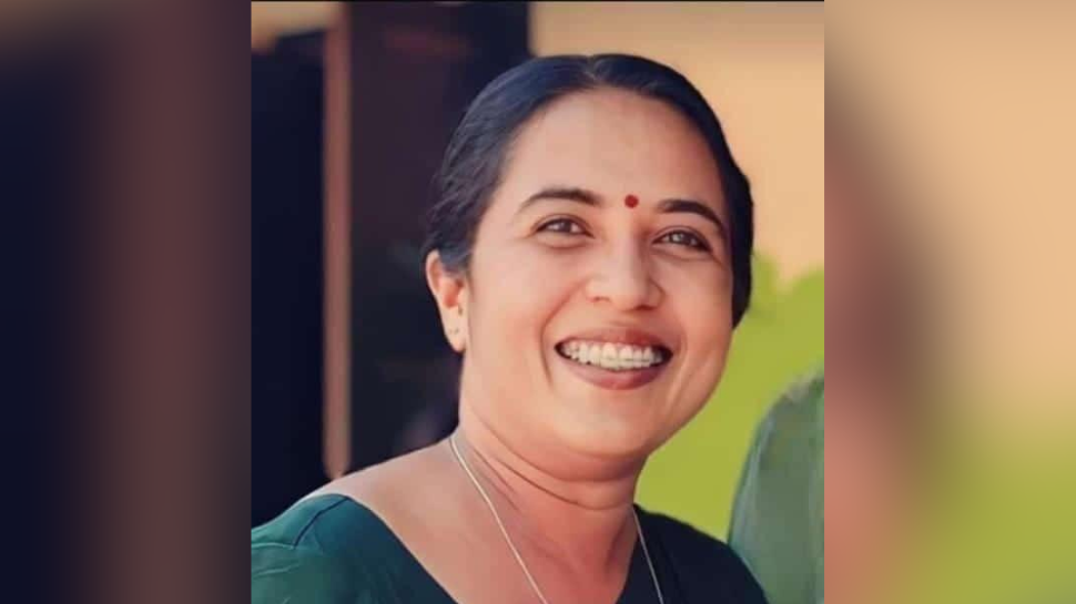 Heart Transplantation: ഡാലിയ ടീച്ചറുടെ ഹൃദയം പതിനാലുകാരിയില് മിടിച്ചു തുടങ്ങി; ശ്രീചിത്രയിലെ ആദ്യ ഹൃദയമാറ്റ ശസ്ത്രക്രിയ വിജയം Heart Transplantation: ഡാലിയ ടീച്ചറുടെ ഹൃദയം പതിനാലുകാരിയില് മിടിച്ചു തുടങ്ങി; ശ്രീചിത്രയിലെ ആദ്യ ഹൃദയമാറ്റ ശസ്ത്രക്രിയ വിജയം