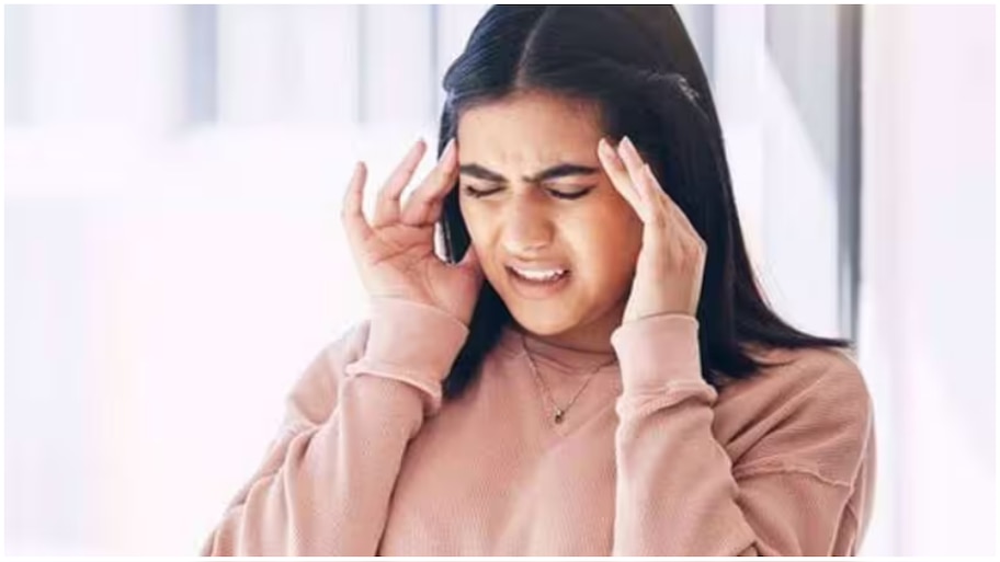 Headache: തലവേദന നിസ്സാരമാക്കല്ലേ...!  ഡോക്ടറെ കാണിച്ചില്ലേൽ പണി പാളും