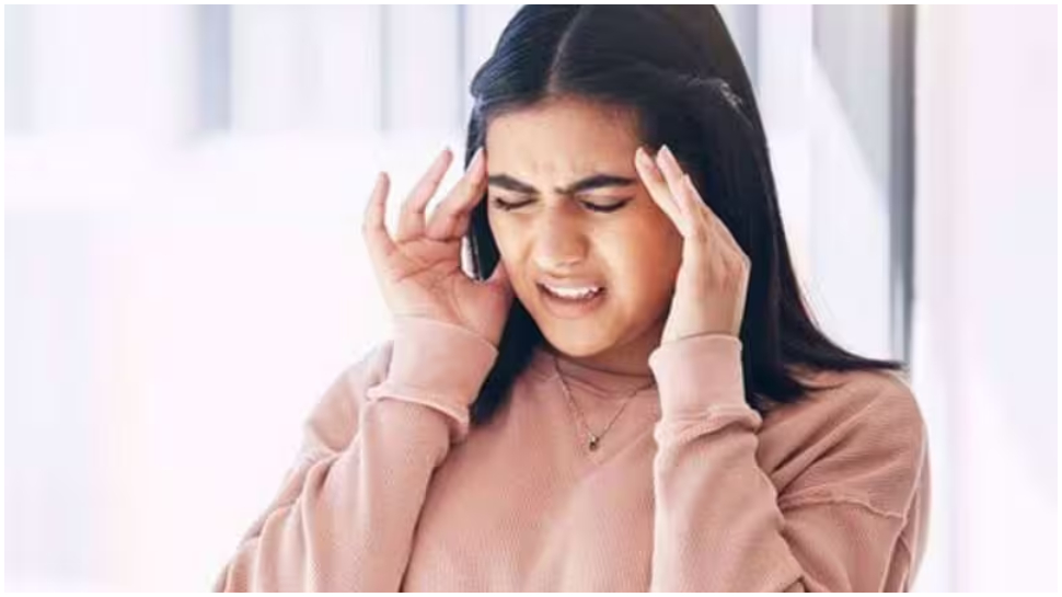 Headache: തലവേദന നിസ്സാരമാക്കല്ലേ...! ഡോക്ടറെ കാണിച്ചില്ലേൽ പണി പാളും Headache: തലവേദന നിസ്സാരമാക്കല്ലേ...! ഡോക്ടറെ കാണിച്ചില്ലേൽ പണി പാളും