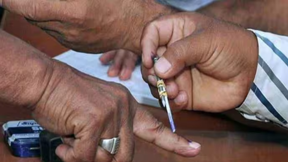 By-election in Kerala: 49 തദ്ദേശ വാര്ഡുകളിൽ ഉപതിരഞ്ഞെടുപ്പ് നാളെ; മഷി പുരട്ടുക നടുവിരലിൽ, കാരണം ഇതാണ് By-election in Kerala: 49 തദ്ദേശ വാര്ഡുകളിൽ ഉപതിരഞ്ഞെടുപ്പ് നാളെ; മഷി പുരട്ടുക നടുവിരലിൽ, കാരണം ഇതാണ്