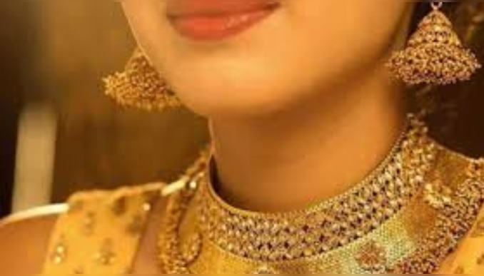 Todays Gold Rate: ഓ​ഗസ്റ്റ് മാസം തുടങ്ങിയത് വില വർധനവിൽ; ഇന്നത്തെ സ്വർണനിരക്ക് അറിയാം 