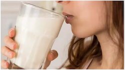 Milk: വെറും വയറ്റിൽ പാല് കുടിക്കാറുണ്ടോ? നിങ്ങൾ ചെയ്യുന്നത് ശരിയോ തെറ്റോ? ഉത്തരം ഇതാ..