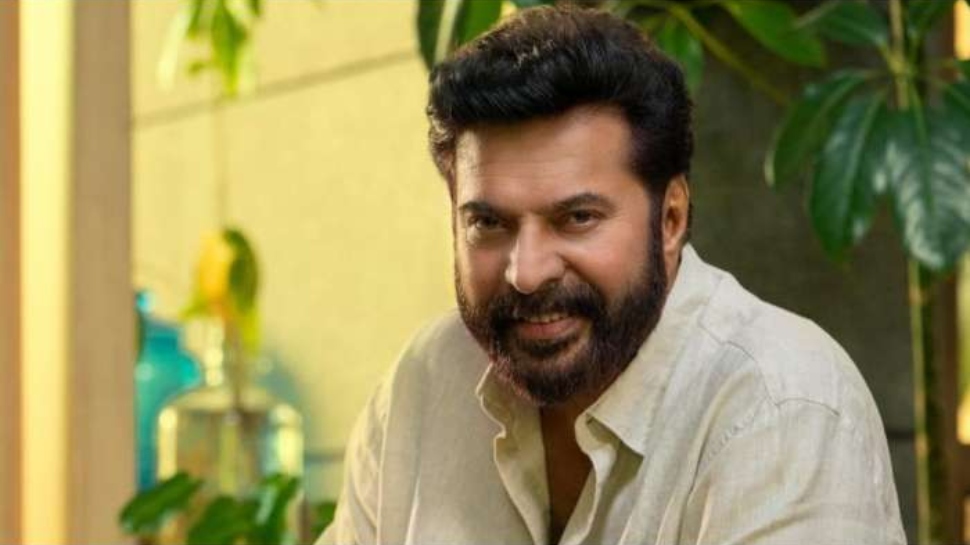 Mammootty: 'സിനിമയിൽ ഒരു ശക്തികേന്ദ്രവും ഇല്ല'; ഹേമ കമ്മിറ്റി റിപ്പോർട്ടിൽ ആദ്യമായി പ്രതികരിച്ച് മമ്മൂട്ടി Mammootty: 'സിനിമയിൽ ഒരു ശക്തികേന്ദ്രവും ഇല്ല'; ഹേമ കമ്മിറ്റി റിപ്പോർട്ടിൽ ആദ്യമായി പ്രതികരിച്ച് മമ്മൂട്ടി