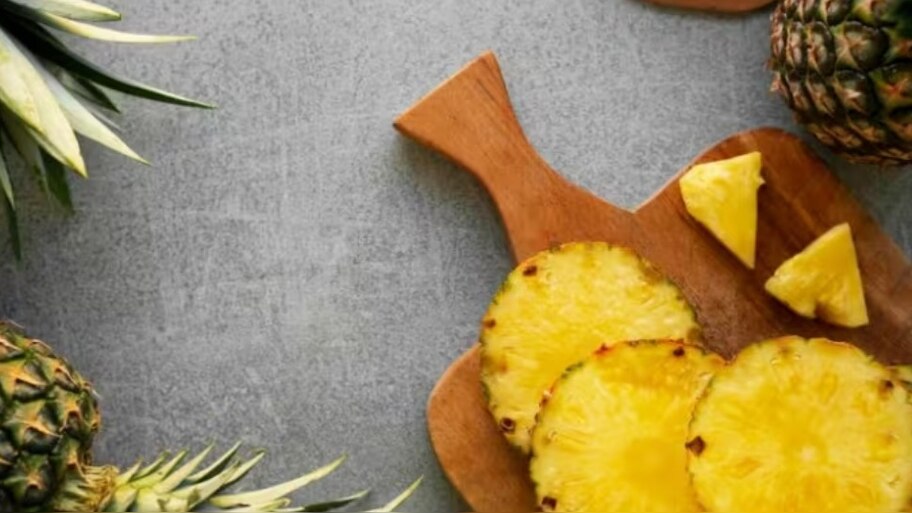Weight Loss: പൈനാപ്പിൾ കഴിച്ച് ശരീരഭാരം കുറയ്ക്കാം... നിരവധിയാണ് ​ഗുണങ്ങൾ