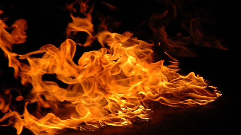 Fire Accident: മലപ്പുറത്ത് വീടിന് തീപിടിച്ച സംഭവം; ഗുരുതരാവസ്ഥയിലായിരുന്ന 3 പേർ മരിച്ചു, കുട്ടികൾ ചികിത്സയിൽ Fire Accident: മലപ്പുറത്ത് വീടിന് തീപിടിച്ച സംഭവം; ഗുരുതരാവസ്ഥയിലായിരുന്ന 3 പേർ മരിച്ചു, കുട്ടികൾ ചികിത്സയിൽ