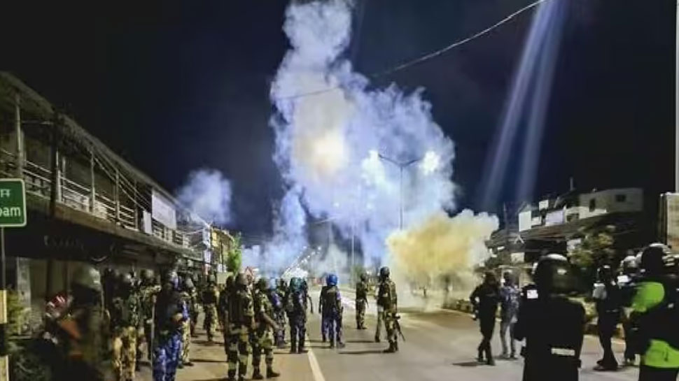 Manipur Violence: മണിപ്പൂരിൽ വീണ്ടും അക്രമണം: 5 പേർ കൊല്ലപ്പെട്ടു Manipur Violence: മണിപ്പൂരിൽ വീണ്ടും അക്രമണം: 5 പേർ കൊല്ലപ്പെട്ടു