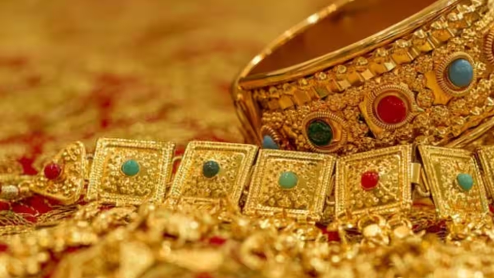 Gold Rate Today: സ്വർണവില വർധിച്ചു, വർധന മൂന്ന് ദിവസത്തിന് ശേഷം; ഈ മാസത്തെ ഏറ്റവും ഉയർന്ന തുക Gold Rate Today: സ്വർണവില വർധിച്ചു, വർധന മൂന്ന് ദിവസത്തിന് ശേഷം; ഈ മാസത്തെ ഏറ്റവും ഉയർന്ന തുക