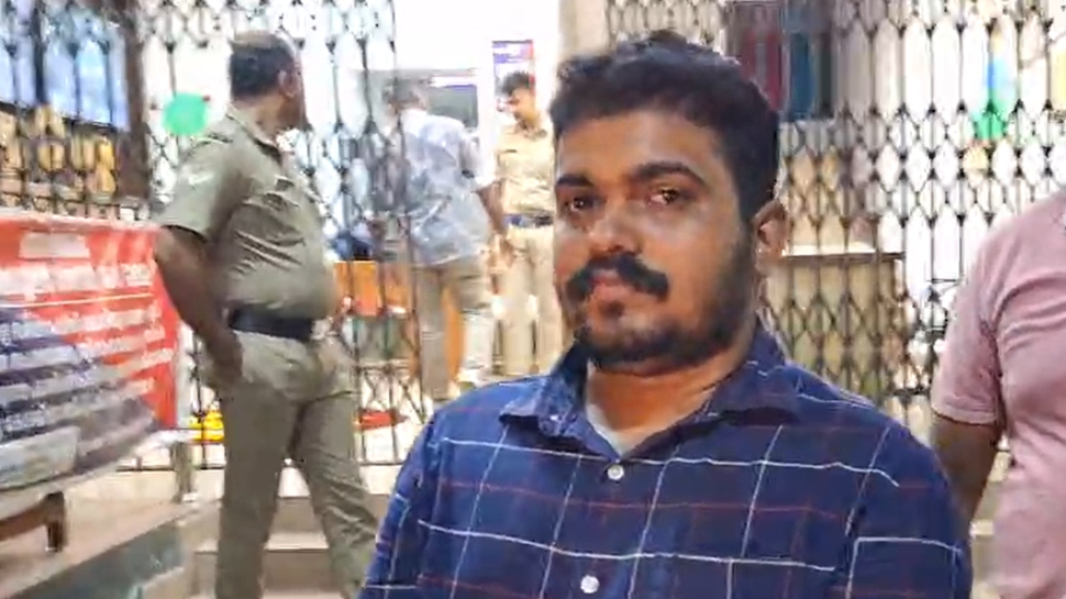Arrest: ഏലക്ക സംഭരിച്ച് പണം നല്കാതെ മുങ്ങിയ പ്രതി പിടിയില് Arrest: ഏലക്ക സംഭരിച്ച് പണം നല്കാതെ മുങ്ങിയ പ്രതി പിടിയില്