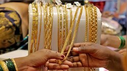 Today's Gold Rate: റെക്കോർഡ് തിരുത്തി സ്വർണവില; കുതിപ്പ് തുടരുന്നു, ഇന്ന് കൂടിയത് ഇത്രയും