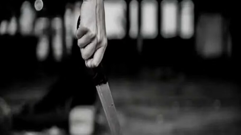 Crime News: മയക്കു​ഗുളികകൾ നൽകണമെന്നാവശ്യപ്പെട്ട് ഡോക്ടർക്ക് നേരെ കത്തിവീശി യുവാവ്; സംഭവം പൊന്നാനി താലൂക്ക് ആശുപത്രിയിൽ