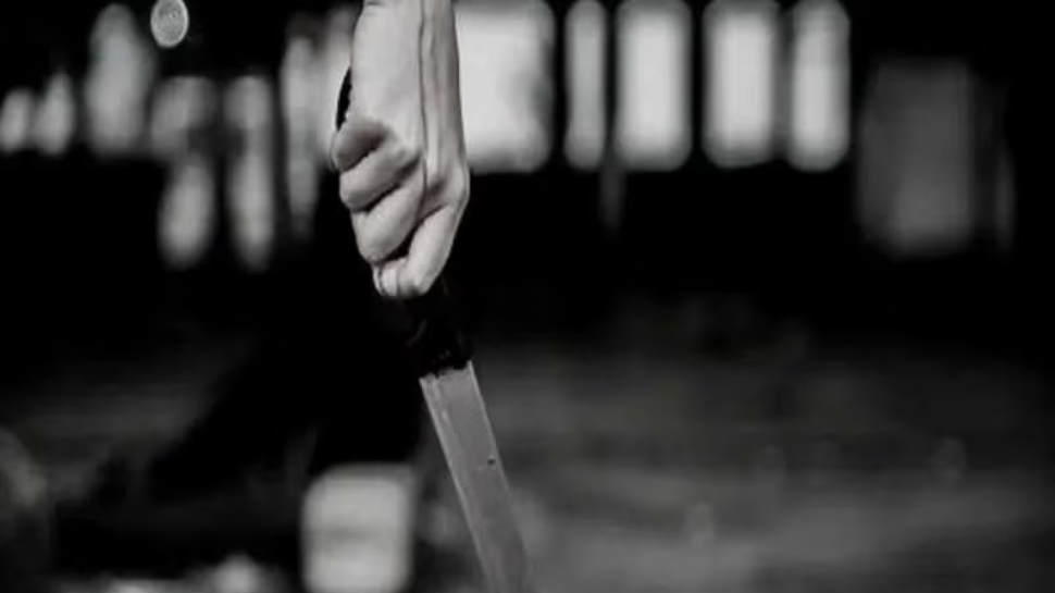 Crime News: മയക്കുഗുളികകൾ നൽകണമെന്നാവശ്യപ്പെട്ട് ഡോക്ടർക്ക് നേരെ കത്തിവീശി യുവാവ്; സംഭവം പൊന്നാനി താലൂക്ക് ആശുപത്രിയിൽ Crime News: മയക്കുഗുളികകൾ നൽകണമെന്നാവശ്യപ്പെട്ട് ഡോക്ടർക്ക് നേരെ കത്തിവീശി യുവാവ്; സംഭവം പൊന്നാനി താലൂക്ക് ആശുപത്രിയിൽ