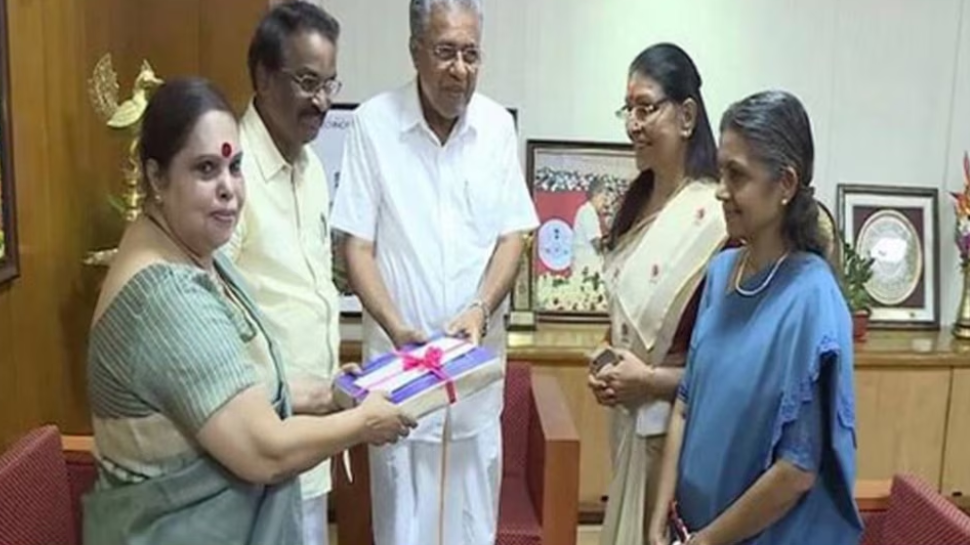 Hema Committee Report: ഹേമ കമ്മിറ്റി റിപ്പോർട്ടിൽ ആദ്യ കേസ്; മേക്കപ്പ് മാനേജർ സജീവിനെതിരെ കേസെടുത്ത് പൊൻകുന്നം പൊലീസ് Hema Committee Report: ഹേമ കമ്മിറ്റി റിപ്പോർട്ടിൽ ആദ്യ കേസ്; മേക്കപ്പ് മാനേജർ സജീവിനെതിരെ കേസെടുത്ത് പൊൻകുന്നം പൊലീസ്