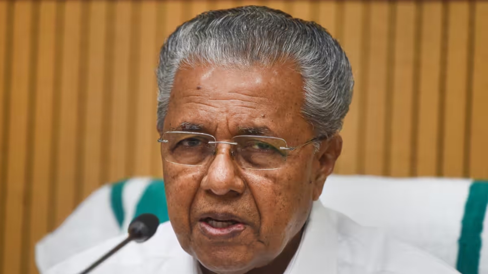 CM Pinarayi Vijayan: നവകേരള സദസിലെ 'രക്ഷാപ്രവർത്തനം'; പരാമർശത്തിൽ മുഖ്യമന്ത്രിക്കെതിരെ അന്വേഷണം, ഉത്തരവിട്ട് കോടതി CM Pinarayi Vijayan: നവകേരള സദസിലെ 'രക്ഷാപ്രവർത്തനം'; പരാമർശത്തിൽ മുഖ്യമന്ത്രിക്കെതിരെ അന്വേഷണം, ഉത്തരവിട്ട് കോടതി