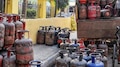 LPG Price Hike: മാസത്തിന്റെ ആദ്യദിനം ഉപഭോക്താക്കൾക്ക് ഇരുട്ടടി; വാണിജ്യ എൽപിജി സിലണ്ടർ വില വർധിച്ചു!