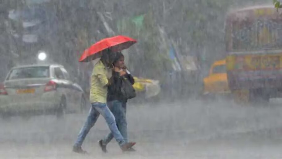 ‌‌Kerala Rain Alert: സംസ്ഥാനത്ത് മഴ മുന്നറിയിപ്പിൽ മാറ്റം; മൂന്ന് ജില്ലകളിൽ അതിശക്തമായ മഴ, ഇടിമിന്നലിനും സാധ്യത