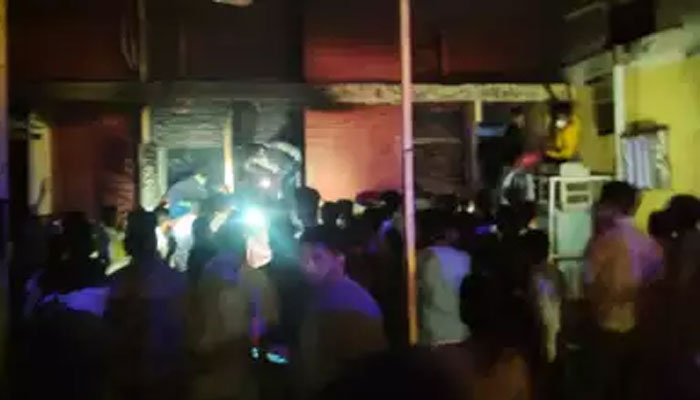 Fire Breaks out in UP Hospital: യുപി മെഡിക്കൽ കോളേജിൽ തീപിടിത്തം; 10 നവജാത ശിശുക്കൾ വെന്തുമരിച്ചു Fire Breaks out in UP Hospital: യുപി മെഡിക്കൽ കോളേജിൽ തീപിടിത്തം; 10 നവജാത ശിശുക്കൾ വെന്തുമരിച്ചു
