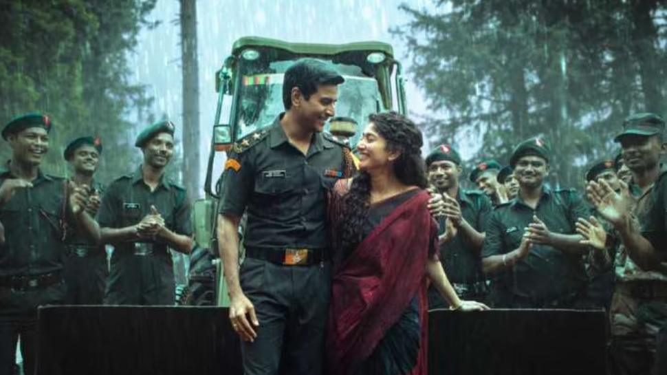 Amaran Movie: 'ഉറങ്ങാനും പഠിക്കാനും കഴിയുന്നില്ല'; അമരൻ നിർമാതാക്കൾക്ക് വക്കീൽ നോട്ടീസ് അയച്ച് വിദ്യാർത്ഥി, 1.1 കോടി നഷ്ടപരിഹാരം വേണം Amaran Movie: 'ഉറങ്ങാനും പഠിക്കാനും കഴിയുന്നില്ല'; അമരൻ നിർമാതാക്കൾക്ക് വക്കീൽ നോട്ടീസ് അയച്ച് വിദ്യാർത്ഥി, 1.1 കോടി നഷ്ടപരിഹാരം വേണം