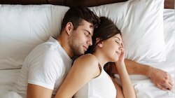 Vastu Tips For Husband And Wife Relation: വാസ്തു ശാസ്ത്ര പ്രകാരം ഭാര്യ ഭ‍ർത്താവിന്റെ ഏത് വശത്ത് കിടന്നുറങ്ങണം? ഇതിന് ദാമ്പത്യ ജീവിതത്തിൽ എന്താണ് പ്രാധാന്യം?
