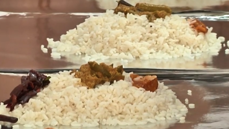 Food Safety Inspection: കാറ്ററിംഗ് യൂണിറ്റുകളില് വ്യാപക പരിശോധന; അഞ്ച് ജില്ലകളിലെ പത്ത് സ്ഥാപനങ്ങളുടെ പ്രവര്ത്തനം നിര്ത്തിച്ചു Food Safety Inspection: കാറ്ററിംഗ് യൂണിറ്റുകളില് വ്യാപക പരിശോധന; അഞ്ച് ജില്ലകളിലെ പത്ത് സ്ഥാപനങ്ങളുടെ പ്രവര്ത്തനം നിര്ത്തിച്ചു