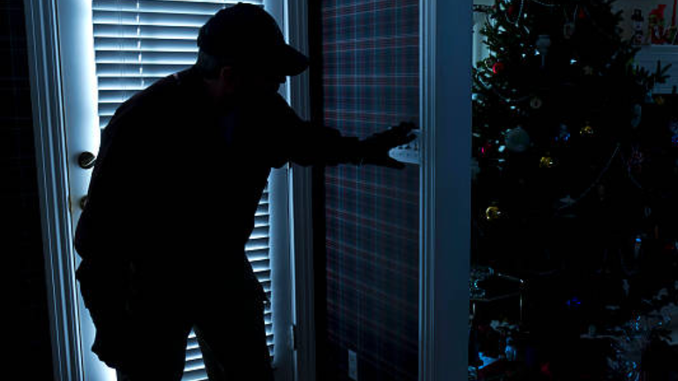 Kannur Robbery: വളപട്ടണം കവർച്ച; മോഷ്ടാവ് അടുത്ത ദിവസവും വീട്ടിലെത്തി, കേസിൽ നിർണായക തെളിവുകൾ Kannur Robbery: വളപട്ടണം കവർച്ച; മോഷ്ടാവ് അടുത്ത ദിവസവും വീട്ടിലെത്തി, കേസിൽ നിർണായക തെളിവുകൾ